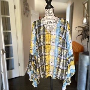 ❗️PRICE DROP❗️ Bell sleeve blouse